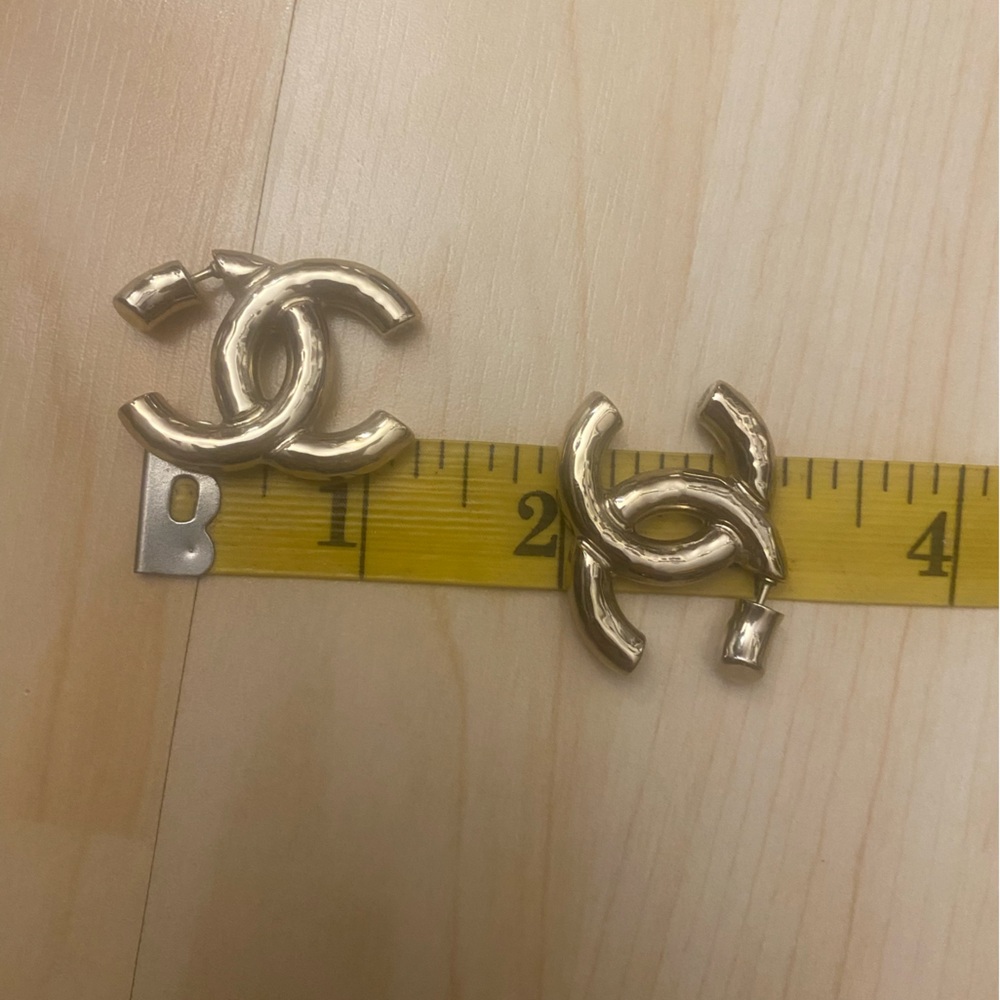 Chanel Gold Interlocking CC Logo Earrings - - Picture 8 of 9